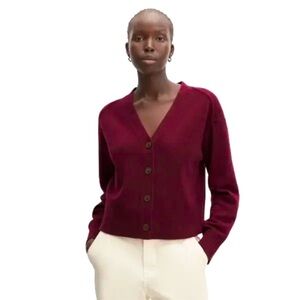 Everlane Recycled Cashmere Cardigan in Burgundy Medium